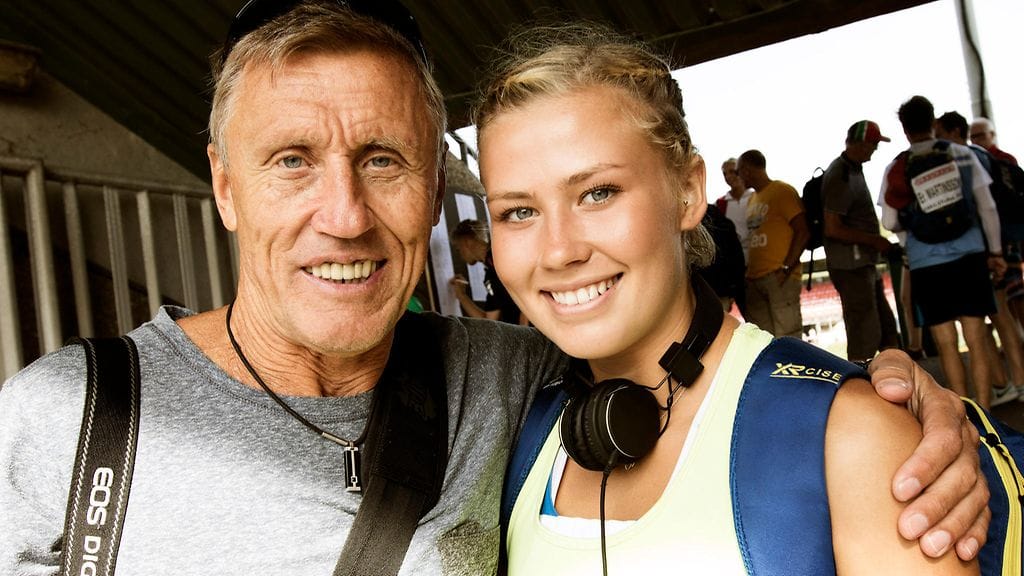 Bianca Salming (oik.) yhdessä isänsä Börje Salmingin kanssa.