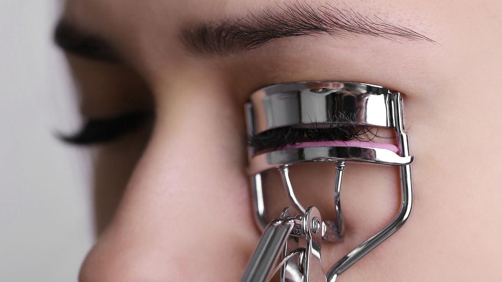 Ripsentaivuttimen käytössä kannattaa olla huolellinen, ettei käy kuin tämän tarinan naiselle.