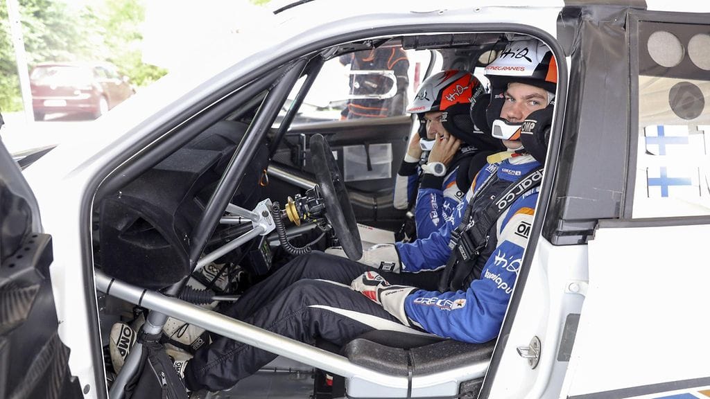 Teemu Suninen ja kartanlukija Mikko Markkula testasivat tällä viikolla Vaherissa Skoda Fabiaa.