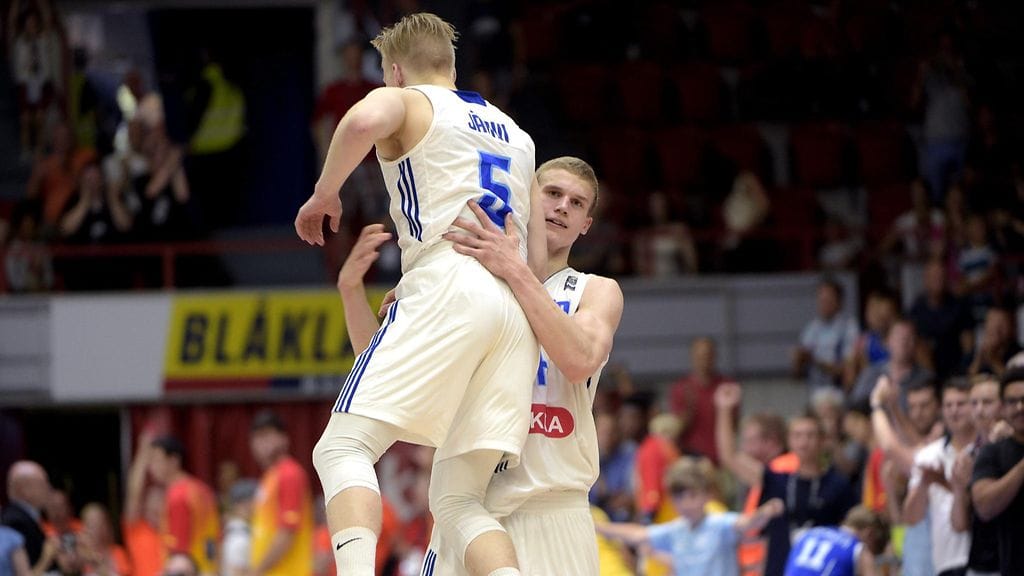 Pääsevätkö Okko Järvi,  Lauri Markkanen ja muut Sudenpentujen pelaajat juhlimaan voittoa myös keskiviikkoiltana?