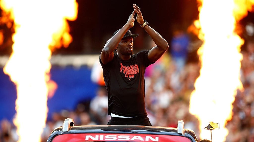 Usain Bolt saapui näyttävästi Lontoon olympiastadionille perjantai-iltana.