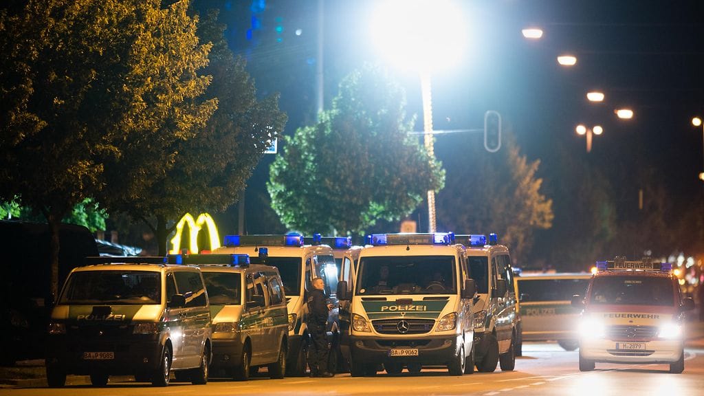 Ampujan ja ampumista kuvanneen silminnäkijän keskustelu tallentui videolle.