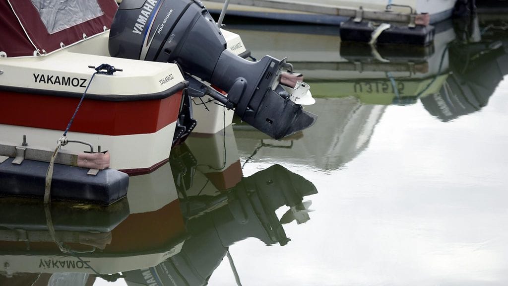 Kuusimetrinen moottorivene syttyi palamaan ajon aikana. Kuvituskuva. Kuvan veneet eivät liity tapaukseen.