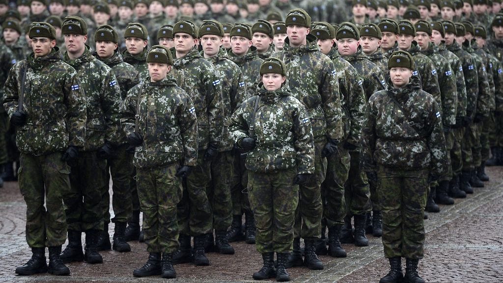 Valatilaisuus Kaartin jääkärirykmentin ja Helsingin ilmatorjuntarykmentin yhteisessä sotilasvala ja paraatitilaisuudessa Helsingissä 22. helmikuuta 2014.