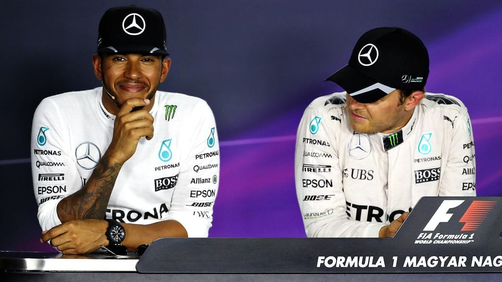 Lewis Hamiltonin ja Nico Rosbergin MM-taistelu käy tulikuumana.