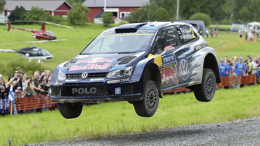 Jari-Matti Latvala vauhdissa Ouninpohjassa vuosi sitten.