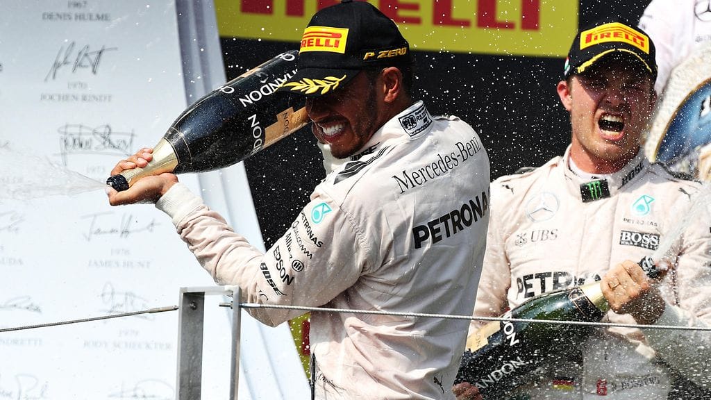 Mersun Lewis Hamilton ja Nico Rosberg ovat voittaneet yhtä vaille kaikki kisat tällä kaudella.
