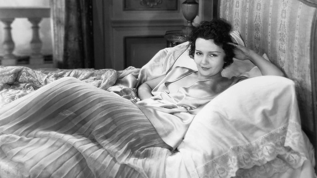 Vanhojen neuvojen mukaan naisen tulee onäyttää mahdollisimman viehättävältä miehensä edessä.