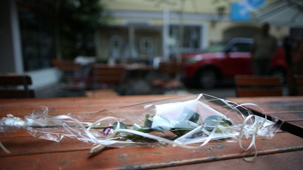 Saksan Ansbachin räjähdyksessä oli kyse niin sanotun yksinäisen suden hyökkäyksestä. Tällaisia tekoja on pormestari Carda Seidelin mielestä vaikea estää. Pormestari sanoo, että kaupungin täytyy näyttää hyvää esimerkkiä tarjoamalla suojaa turvapaikanhakijoille.