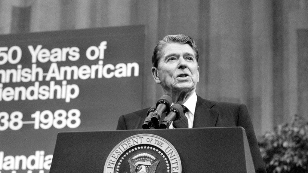 Hinckley yritti surmata Yhdysvaltain presidentti Ronald Reaganin 30. maaliskuuta 1981. Kuvassa Reagan Helsingissä Suomen vierailulla 27. toukokuuta 1988