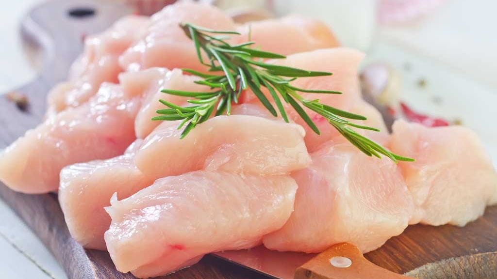 Sivumaku-bloggaaja Jani Kinnusen mukaan broileri on liian halpaa suomalaiskaupoissa.