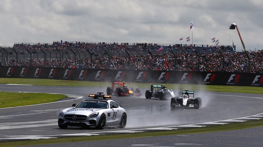 Tämän vuoden Britannian GP:hen lähdettiin turva-auton perässä.