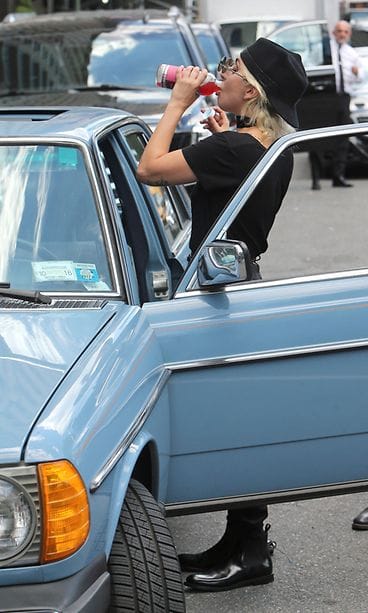 LAdy Gaga menee autoon