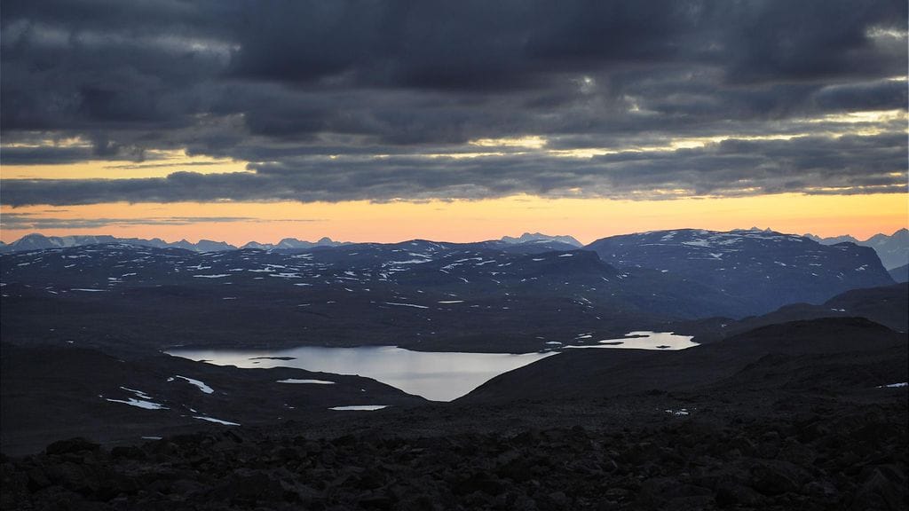 Kuvituskuvassa käsivarren Lapin erämaata Norjan puolella. Halti sijaitsee Suomen ja Norjan rajalla.