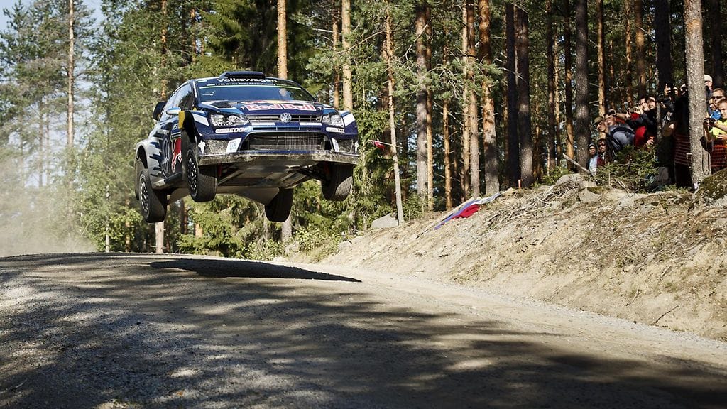 Ranskalainen Sebastien Ogier vauhdissa Jukojärven erikoiskokeella 29. heinäkuuta 2017. Kuvituskuva.