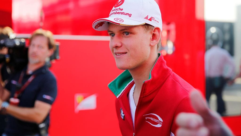 Mick Schumacher Hockenheimin radan varikolla lauantaina.