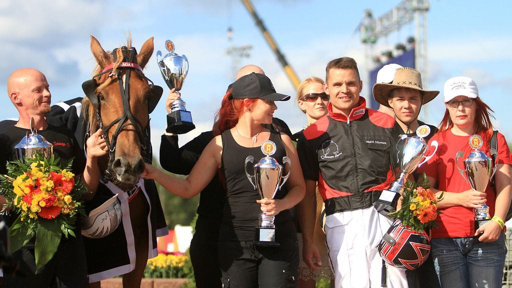 Kahtena viime vuonna kuningattareksi seppelöity Saaga S avaa kauden 2017 huomenna torstaina Lahdessa.