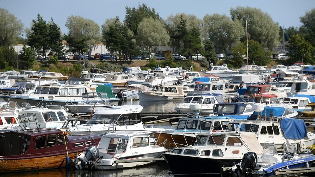 Vapaa-ajan veneitä satamassa Kotkan meripäivillä 28. heinäkuuta 2016.