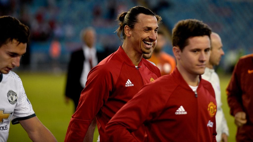 Zlatan Ibrahimovicilla oli syytä hymyyn ManU-debyyttinsä jälkeen.