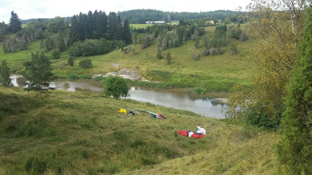 Kaksi varjoliitäjää törmäsi toisiinsa Paimiossa 31.7.2016.