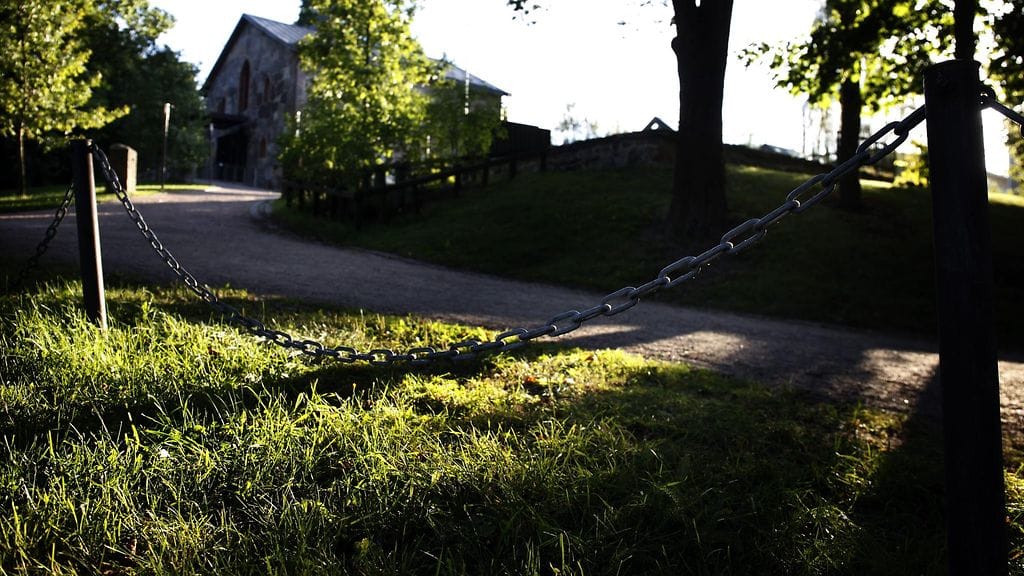 Puotilan kappelin puisto Helsingissä sunnuntai-iltana 31. heinäkuuta 2016. Hätäkeskus sai sunnuntaina iltapäivällä ilmoituksen Puotilan kappelin läheisyydestä puistosta löytyneestä verisestä miehestä.