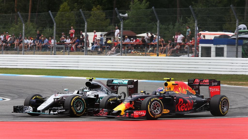 Mercedes on ollut ainakin vielä tällä kaudella Red Bullien edellä.