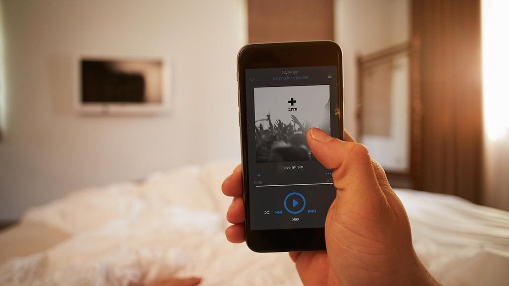 Sovella tätä tietoa aamuihin: tutkimusten mukaan musiikki, jonka tahti on 120-145 iskua minuutissa, motivoi juoksemaan nopeammin – tai heräämään pikaisesti!