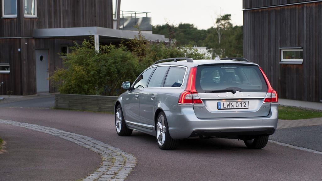 Volvo V70 löytyy Ruotsin myydyimpien autojen toiselta sijalta.