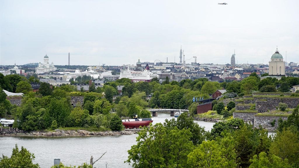 Helsingin siluettia Vallisaaresta kuvattuna.