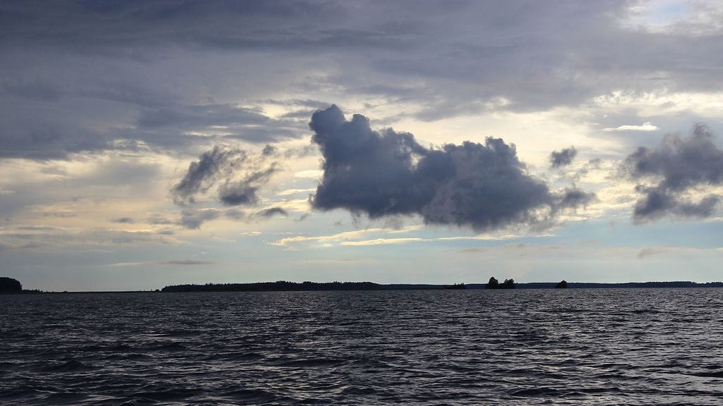 tummat pilvet oulujarvi sinikka kujala