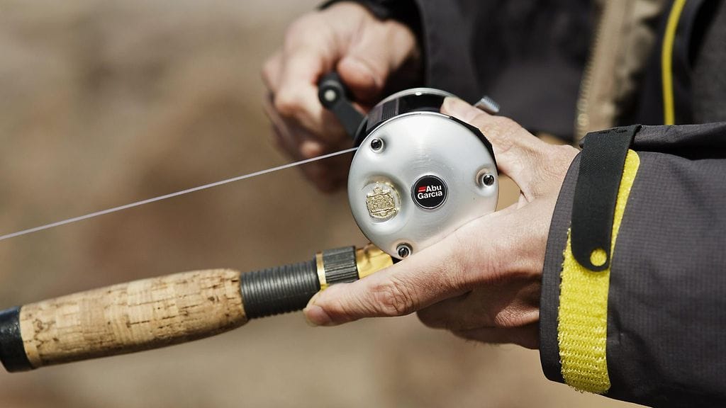 Hyrräkela ja hauki mielessä. Kalastuslupa tarvitaan.