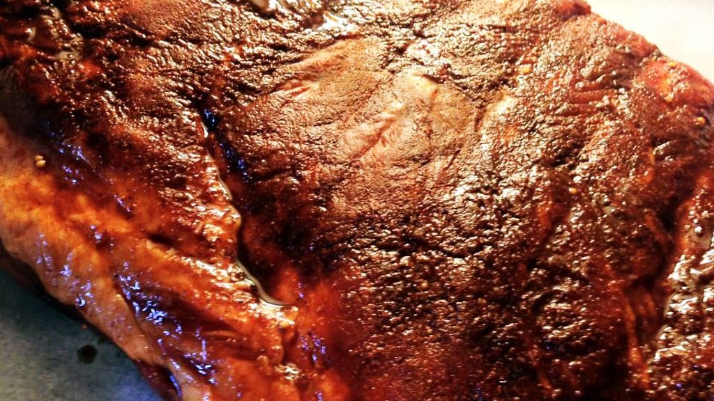 Ribsien maustaminen ja kypsentäminen on taitolaji.