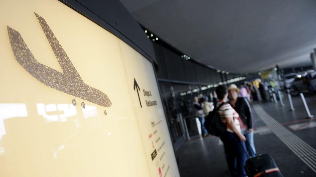 Itävaltalaisen uutistoimisto Apan mukaan uhkauksia kohdistettiin myös Wienin päärautatieasemaan ja lentokenttään.