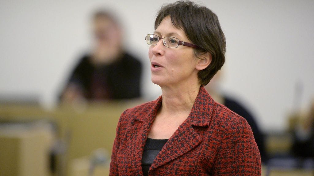 Kristillisten Sari Essayah eduskunnan täysistunnossa torstaina 8. lokakuuta 2015.