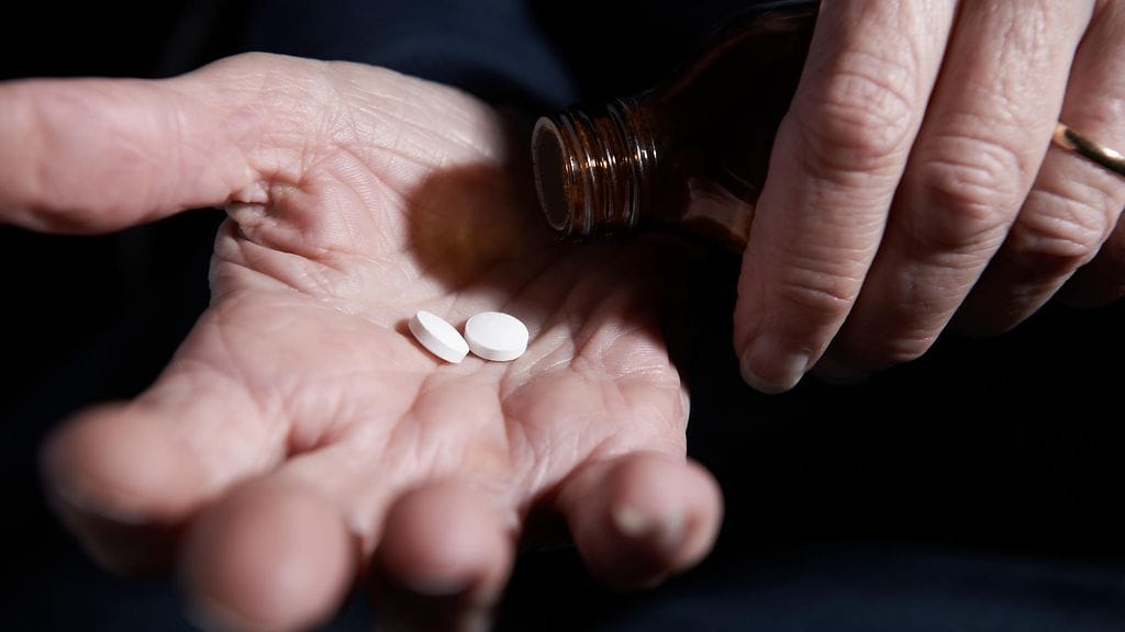 Laitoshoidossa olevien vanhusten tarpeetonta lääkitsemistä psykoosilääkkeillä pitäisi välttää. Kuvituskuva.