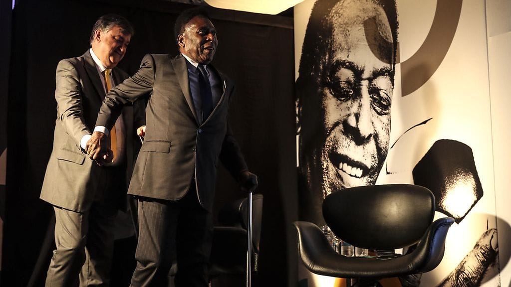 Pele esiintyi Riossa tiistaina oman junioriakatemiansa julkistamistilaisuudessa.