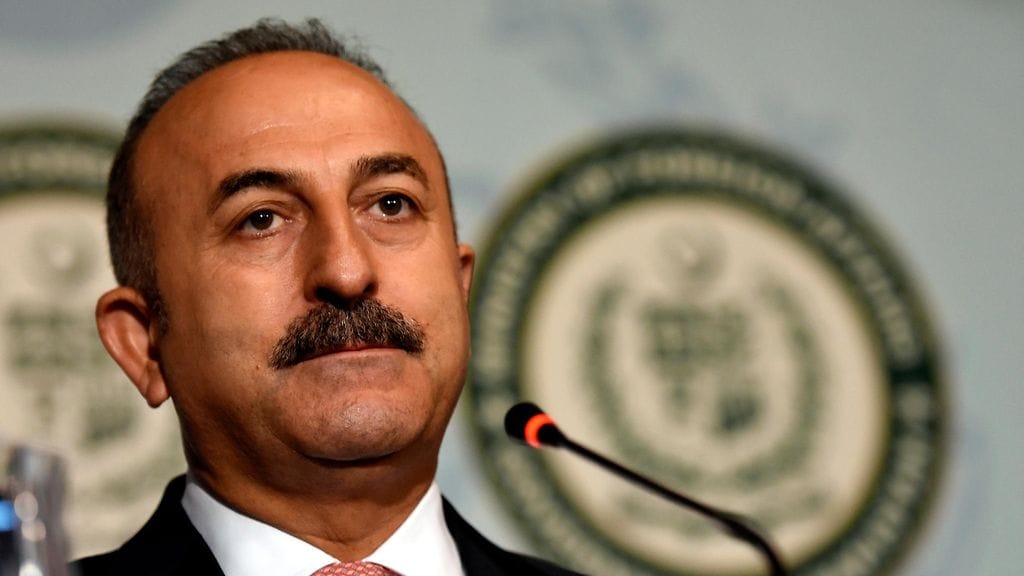 Turkin ulkoministeri Mevlüt Cavusoglu syyttää Itävaltaa rasismista.