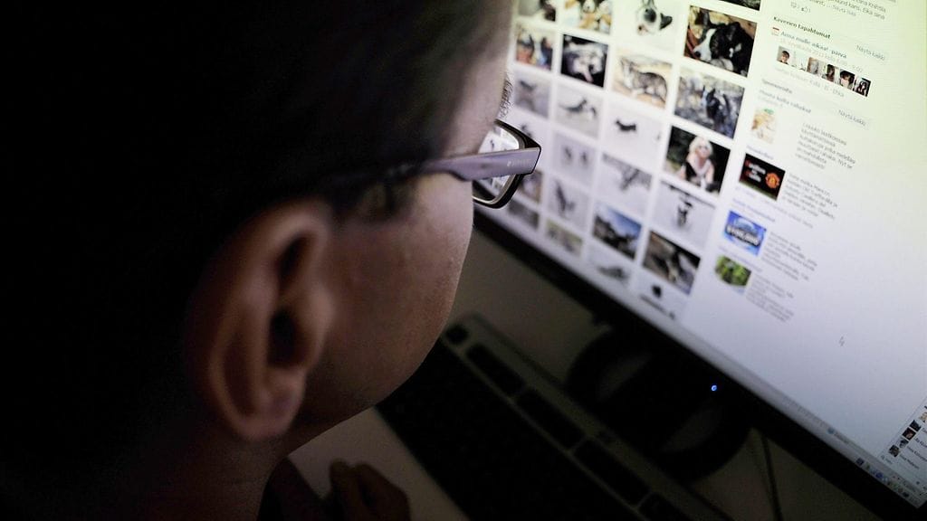 Facebookin kotiseutusivuilla julkaistaan paljon vanhoja valokuvia, joiden julkaisija ei aina omista kuvan oikeuksia. Kuvituskuva.