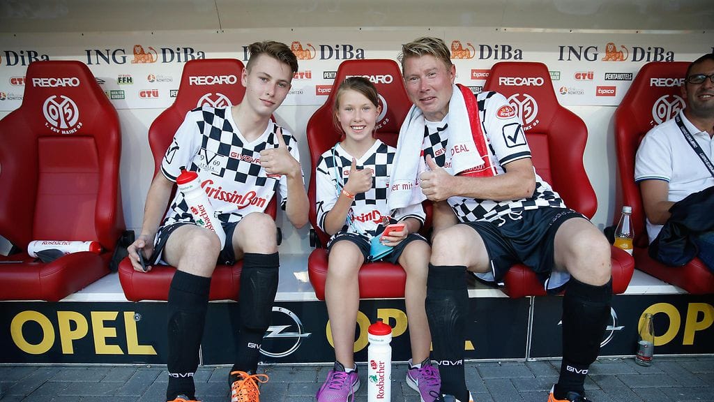 Mika Häkkinen, Mick Schumacher jalkapallo 2016 Hugo Ronan, Aina Julia (1)