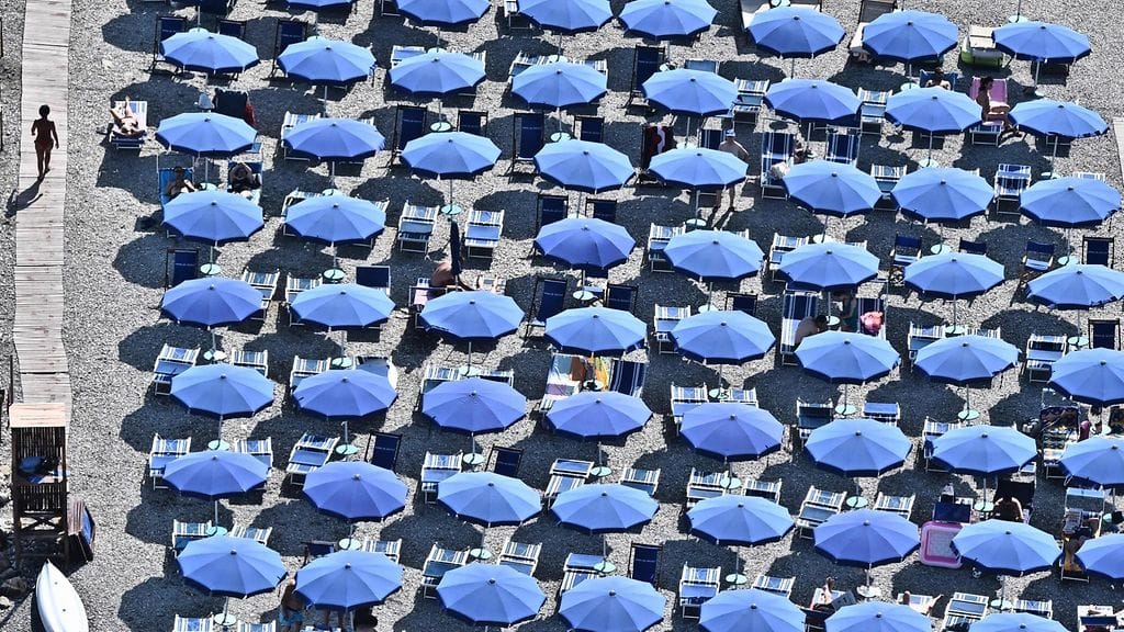 Livornon kaupungin edustalla sijaitsevalta rannalla on harrastettu rantapaikkojen varaamista jo jonkin aikaa.