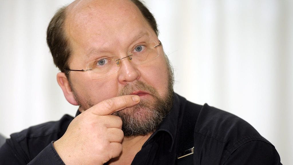 Repo kertoo selvittävänsä lakimiehensä kanssa irtisanomisen oikeudellista puolta.