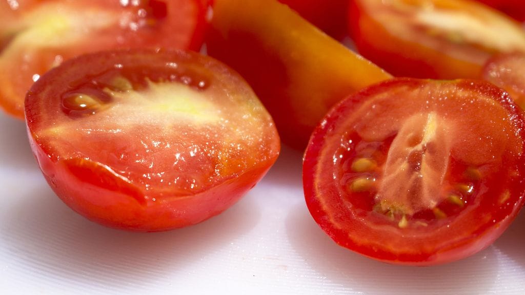 Tomaattileivät herättävät Facebookissa huvitusta.