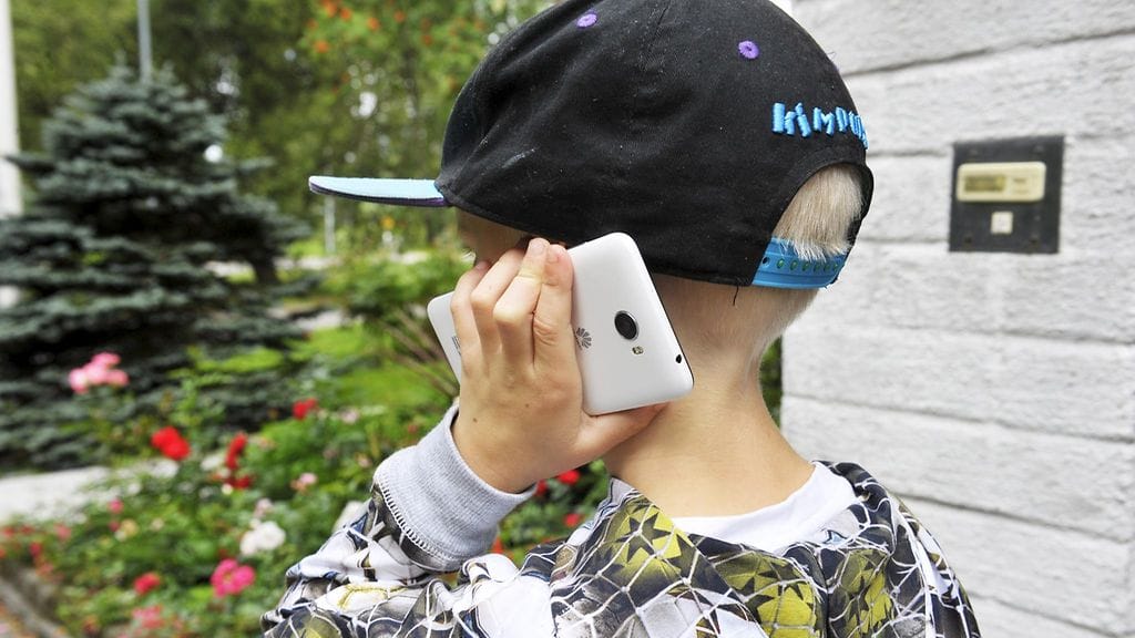 Ekaluokkalaisista kahdella kolmasosalla on oma matkapuhelin.