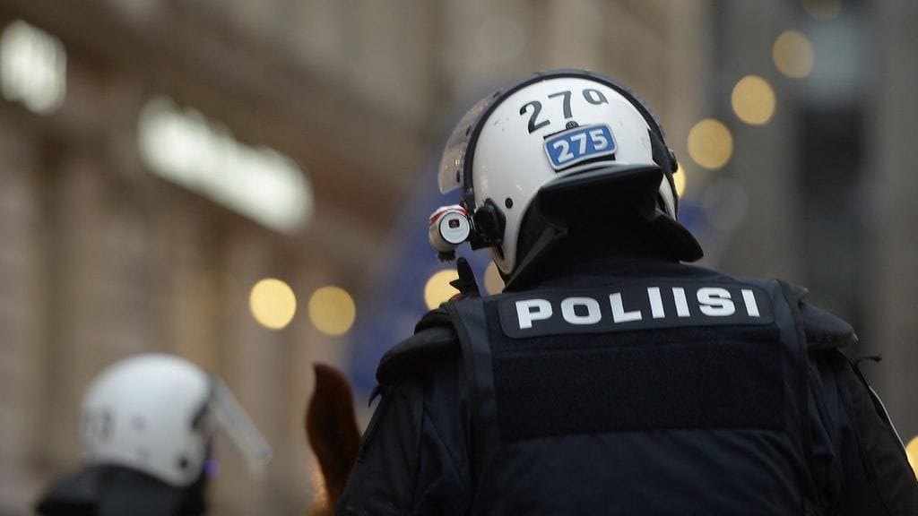 Poliisi turvasi Rajat kiinni -tapahtuman mielenosoittajia näiden marssilla Helsingissä lauantaina 30. tammikuuta 2016. Mielenosoittajat kertovat marssivansa Minna Canthin unelman eli naisrauhan puolesta.