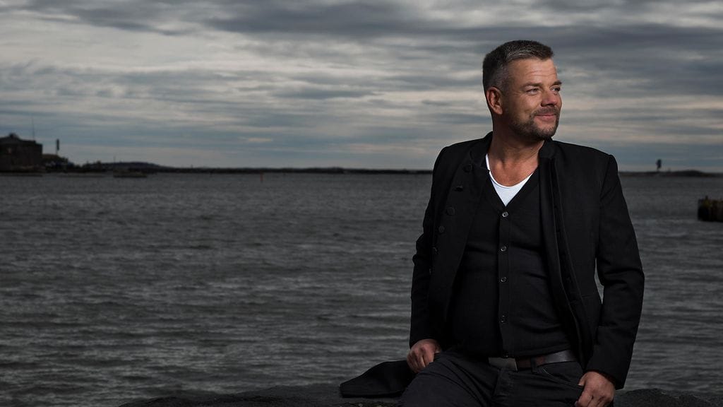 Iskelmätähti Jari Sillanpää nousi suomalaisten suosikiksi voitettuaan tangokuninkaan tittelin vuonna 1995.