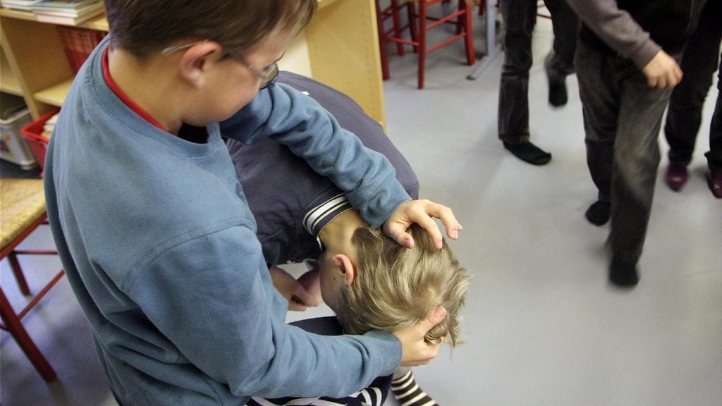 Ruumiillinen väkivalta täyttää rikoslain pahoinpitelyrikoksen tunnusmerkistön.