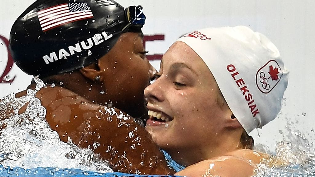 Simone Manuel ja Penny Oleksiak jakoivat kultailon.
