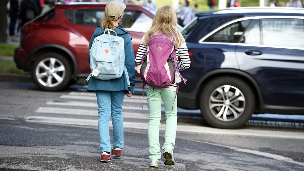 Koululaisia koulumatkalla Helsingissä 11. elokuuta 2016.