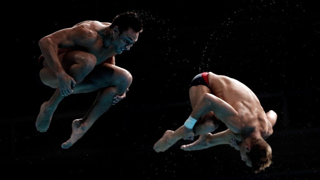 Stephan Feck ja Patrick Hausding uimahypyn parikilpailussa.