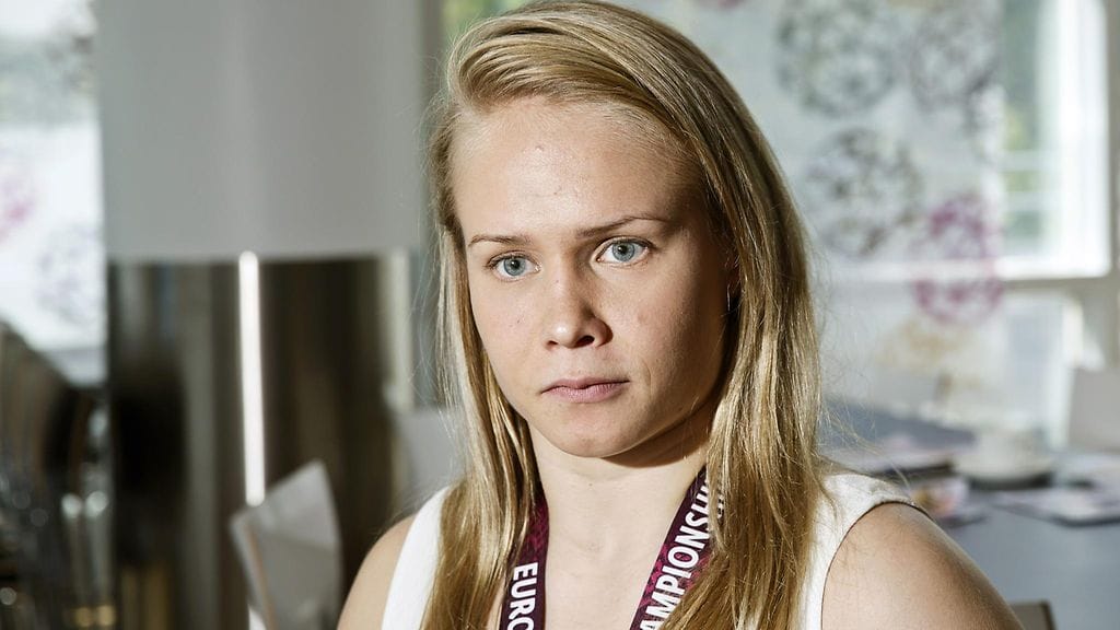 Petra Olli EM-kultamitalikahveillaan Helsingissä 20. toukokuuta. Olli voitti EM-kultaa 60 kilon sarjassa Riiassa Latviassa viime maaliskuussa.